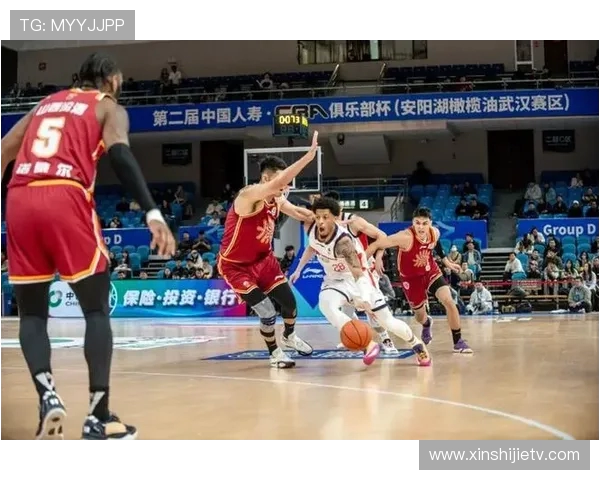 武汉篮球队耐力变革引发热议球迷期待新赛季的精彩表现与突破