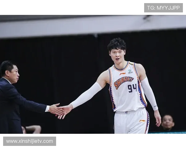 加维领衔的足球新星崛起，助力球队重返巅峰之路