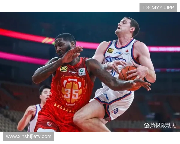 深圳马可波罗迎战广东队全力争胜展现篮球魅力与团队精神 深圳马可波罗迎战广东队全力争胜展现篮球魅力与团队精神